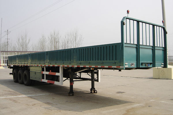 山东栏板式半挂车