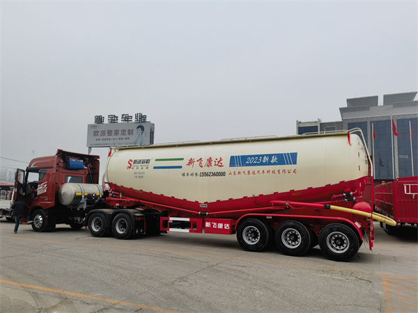 散装水泥罐车能装多少吨水泥
